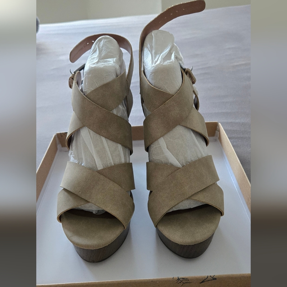 Taupe Indigo rd. 8M Wedges - Picture 7 of 9